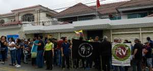 Activistas protestan frente al Consulado de China por pesca ilegal