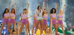 Dua Lipa brill&oacute; en la ceremonia de apertura de la final de la Champions