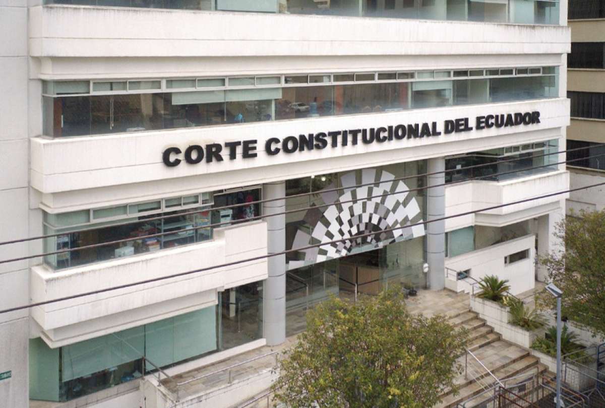 En América se controla a jueces constitucionales, en Ecuador se controlan ellos mismos