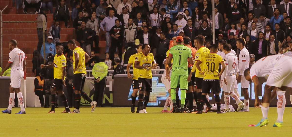 Antes del Cl&aacute;sico se sabr&aacute; si Velasco juega o no