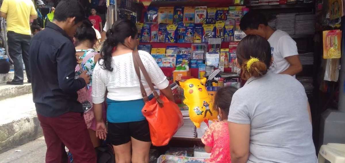 Desde la primera semana de abril hasta la &uacute;ltima de mayo los comerciantes ofertan desde un l&aacute;piz hasta libros y enciclopedias.