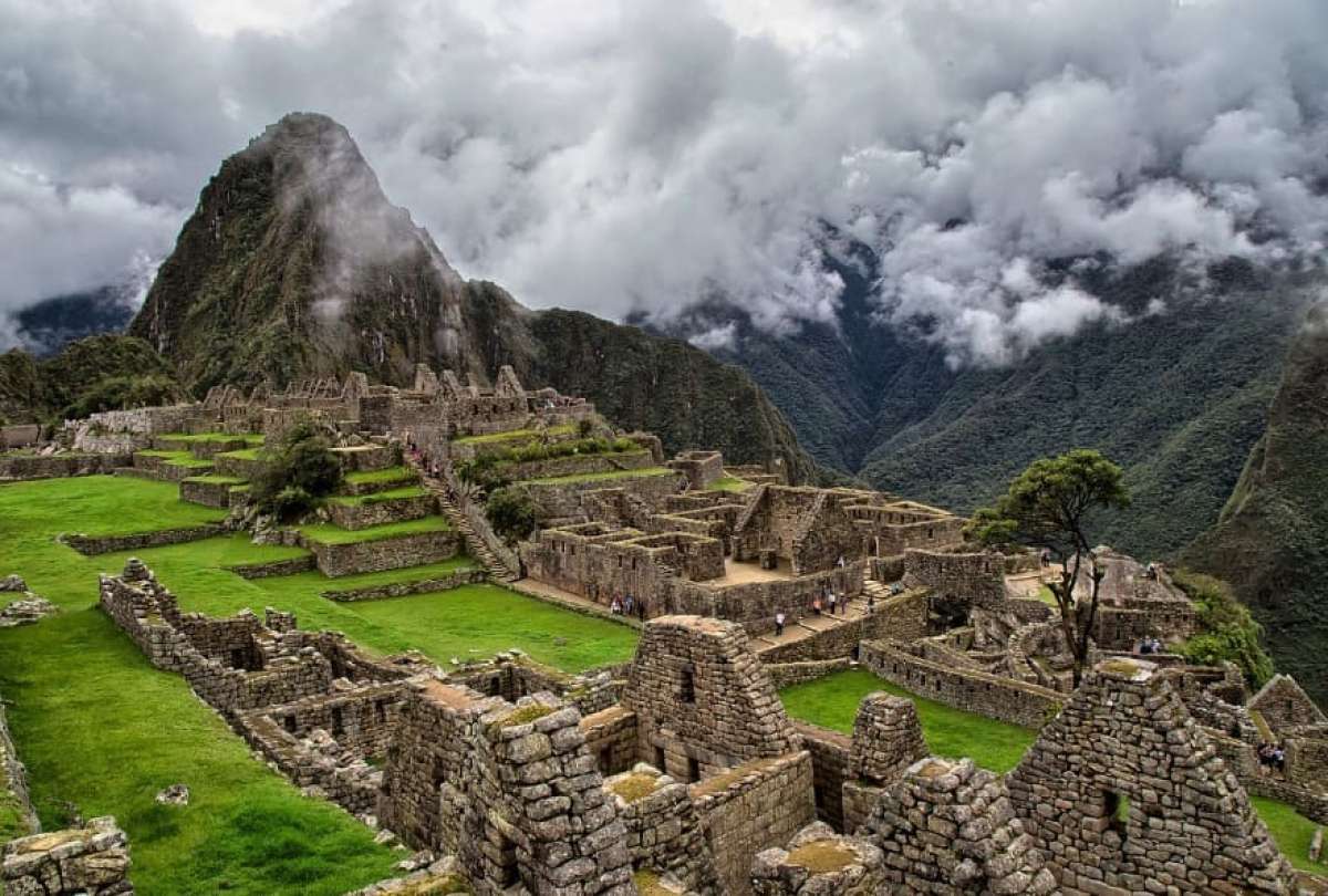Evacuan a turistas varados en Machu Picchu