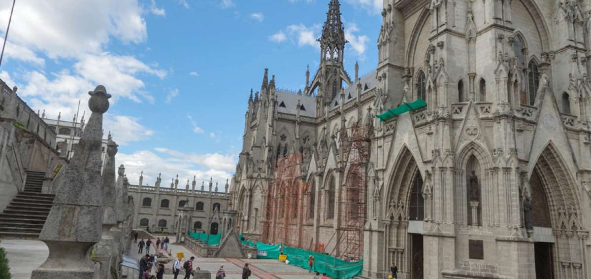 Los trabajos que se ejecutan en la Bas&iacute;lica del Voto Nacional, en el ingreso norte al centro capitalino, registran el 35% de avance en la actualidad.