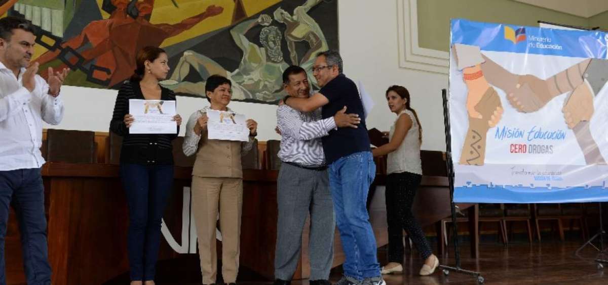 El ministro de Educaci&oacute;n Augusto Espinosa present&oacute; ayer el programa Misi&oacute;n Educaci&oacute;n, Cero Drogas.