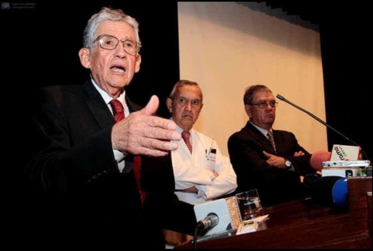 El General Solón Espinosa Ayala, presidente vitalicio de solca murió este domingo, 2 de junio de 2024.