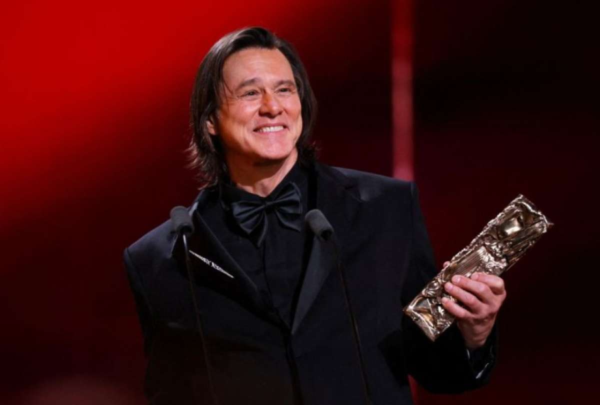 Jim Carrey fue centro de conversaci&oacute;n en Internet por su cambio de rostro. Se habl&oacute; de un doble. 