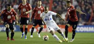 Conmebol sanciona a Santos por alineaci&oacute;n indebida de S&aacute;nchez