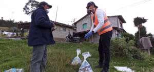 El Ejecutivo inici&oacute; con la entrega de canastas de alimentos para quienes no han podido trabajar por la emergencia. Tambi&eacute;n se otorga un bono de $ 60.