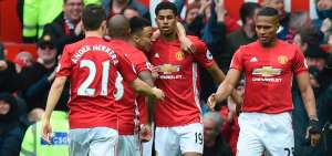 Manchester United vence 2-0 a Chelsea y da emoci&oacute;n a la Premier