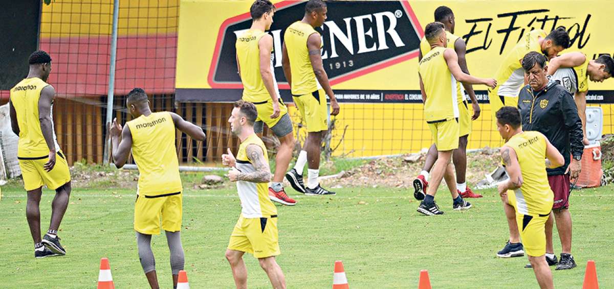 Barcelona cerr&oacute; ayer sus entrenamientos por el partido de hoy frente a Deportivo Cuenca en el Monumental. 