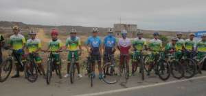 J&oacute;venes talentos de Santa Elena compartieron con ciclistas profesionales