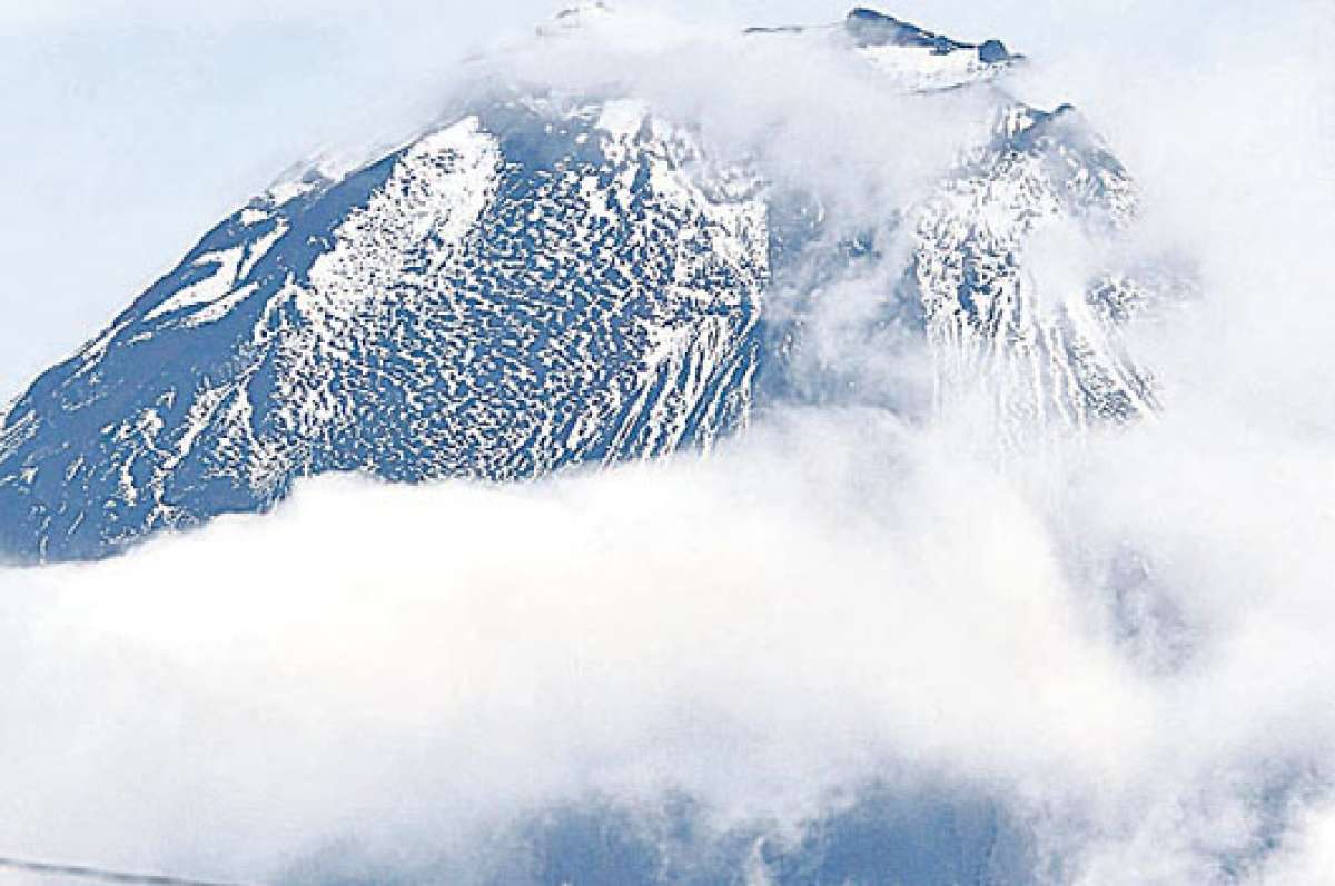 El volc&aacute;n se &lsquo;esconde&rsquo;, pero tiene m&aacute;s nieve en el cr&aacute;ter  