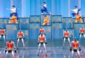 Redes comparan: los robots &ldquo;suben de nivel&rdquo; en la gala del A&ntilde;o Nuevo lunar