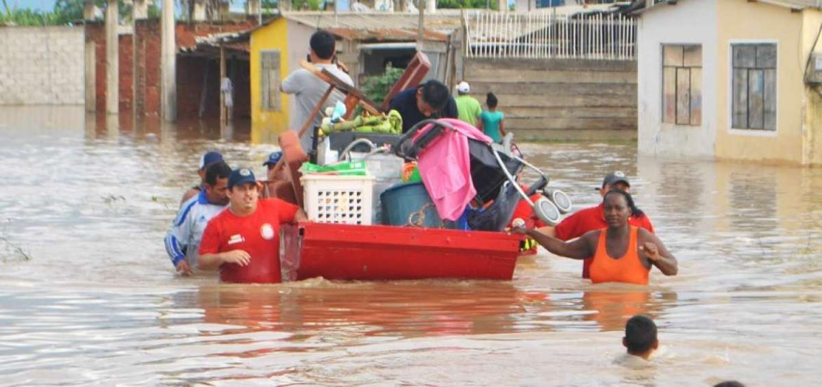 Al momento hay 126 personas evacuadas por el desbordamiento del canal 'El Macho'.