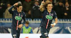 En la foto aparecen &Eacute;dinson Cavani y David Luiz, vistiendo la camiseta del Par&iacute;s Saint-Germain, en un encuentro del torneo franc&eacute;s. Foto: Internet