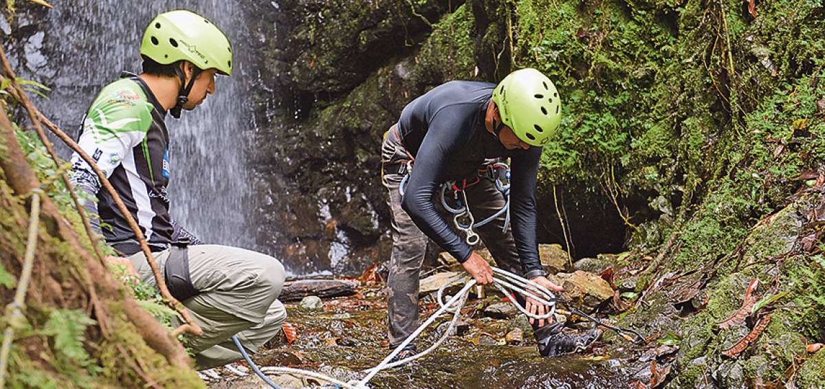 Los visitantes pueden realizar el descenso en cascada con gu&iacute;as que tienen licencia internacional.