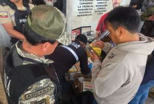 Operativo en terminal de Carcel&eacute;n deja al descubierto encomienda con armas y ketamina