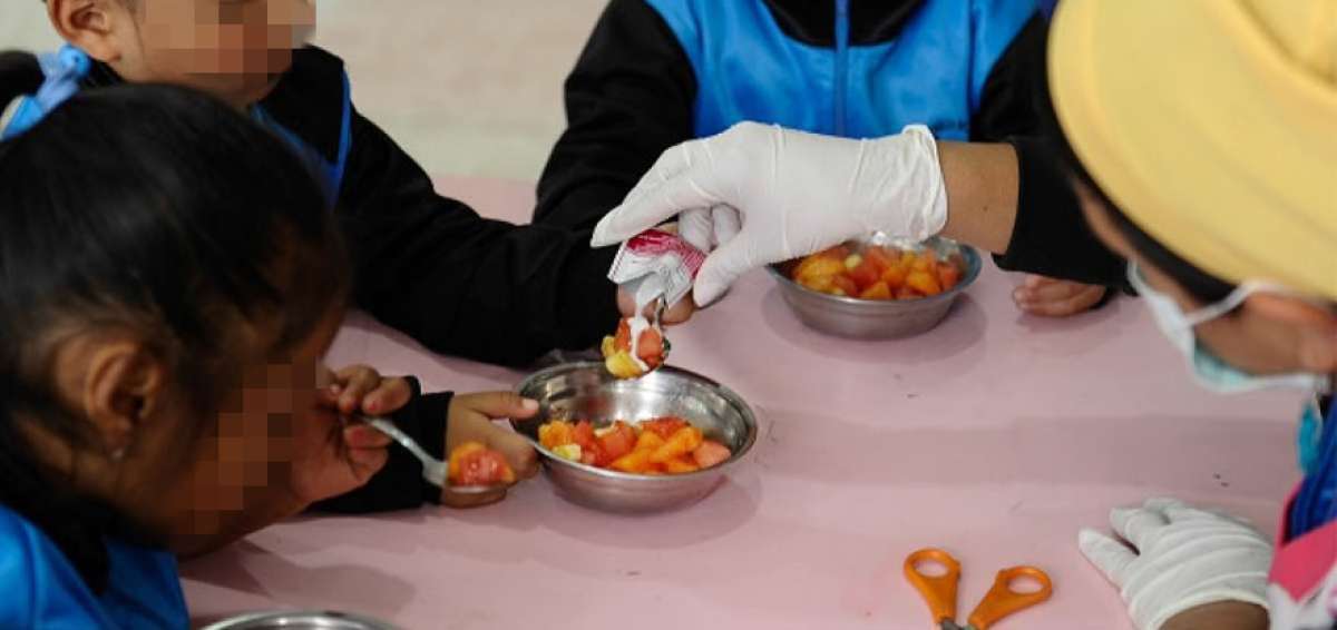 El MIES entrega los suplementos nutricionales (Chis Paz) para aminorar las deficiencias de hierro, zinc, entre otros.