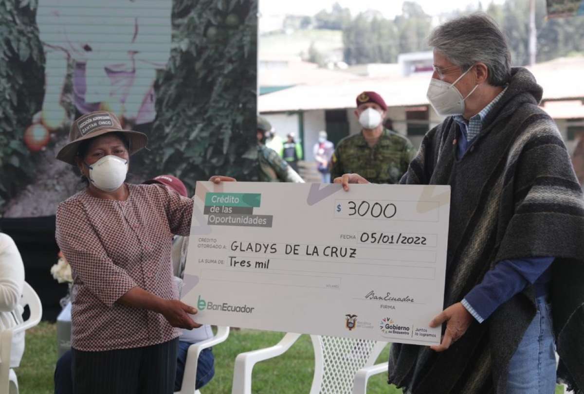 23 personas reciben la medalla al mérito del ECU-911 por evitar suicidios en el país
