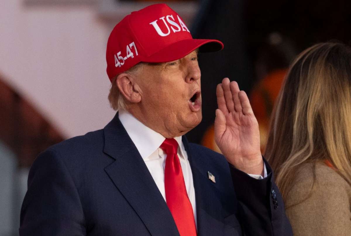 Latinos en EE.UU. expresan temor a detenciones migratorias y descontento con la gestión de Trump.