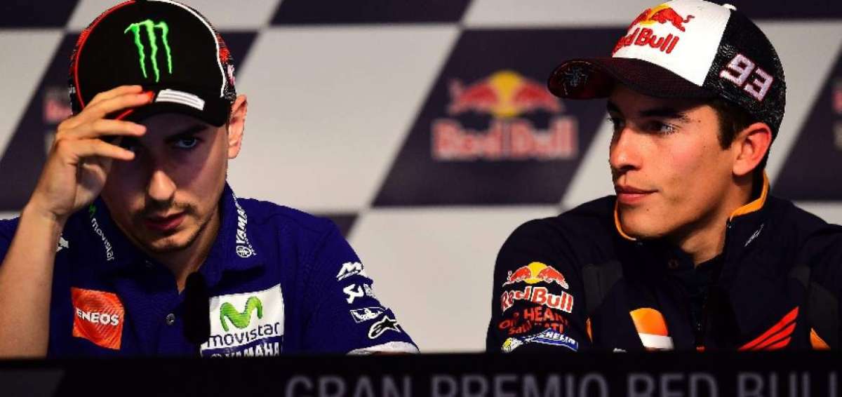 El espa&ntilde;ol Jorge Lorenzo (i) es actual piloto de Yamaha Motor Racing.
