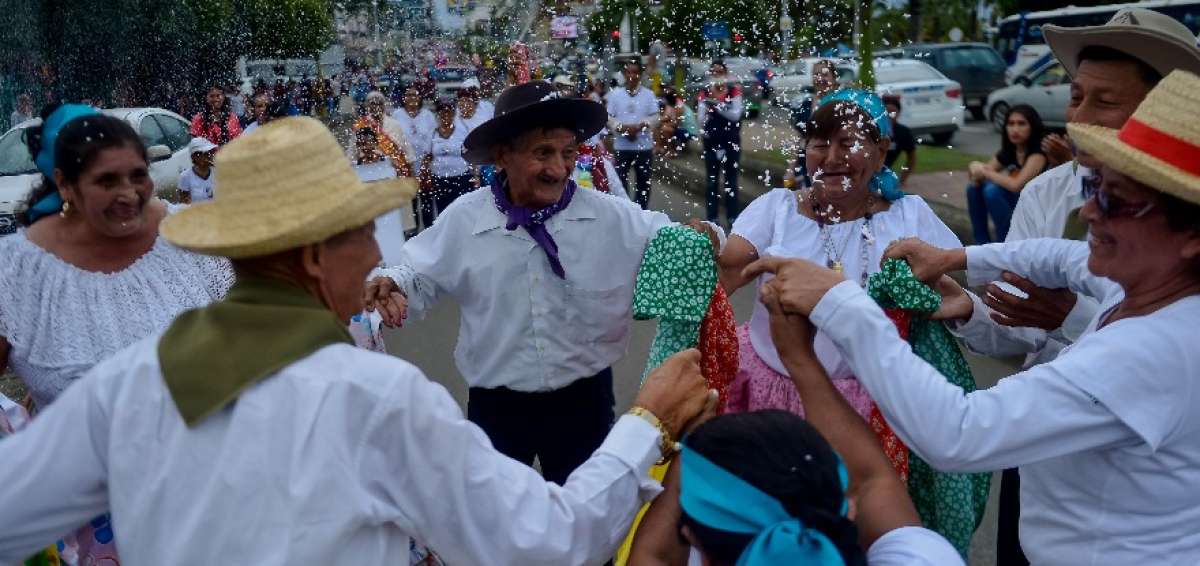 Manab&iacute; ya vive sus fiestas de carnaval &nbsp;