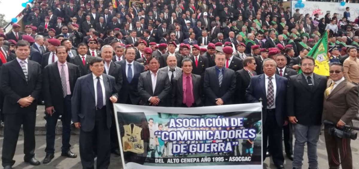 Condecoraci&oacute;n y tres horas de tributo para corresponsales de la Guerra del Alto Cenepa