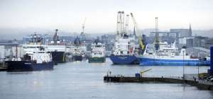 Lo que antes era un puerto agitado por la actividad petrolera, hoy Aberdeen, en Escocia, afronta problemas. Foto: AFP