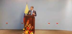 El canciller Jos&eacute; Valencia durante la rueda de prensa. 
