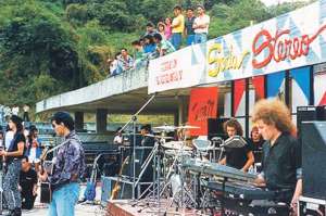 La banda con &lsquo;Zeta&rsquo; Bosio, Charly Alberti y Daniel Sais. Este &uacute;ltimo reside en el pa&iacute;s desde hace m&aacute;s de una d&eacute;cada.