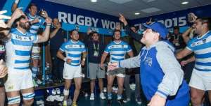 Maradona en Twickenham para animar a los Pumas en su semifinal