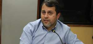 Paul Granda presenta su renuncia al cargo de Presidente del Directorio del IESS