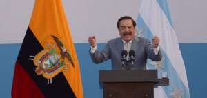La ceremonia se realiz&oacute; en el Palacio de Cristal, en el Malec&oacute;n de la urbe. 