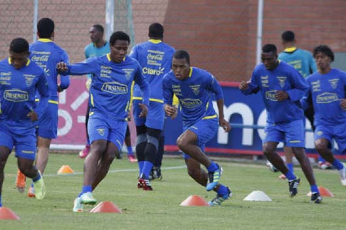 La selecci&oacute;n enfrentar&aacute; ma&ntilde;ana a un combinado de for&aacute;neos que militan en el f&uacute;tbol loca. Foto: API 