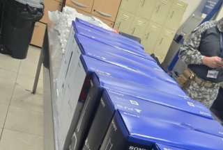 Equipos electrónicos de alta gama decomisados por la Aduana en el aeropuerto José Joaquín de Olmedo.