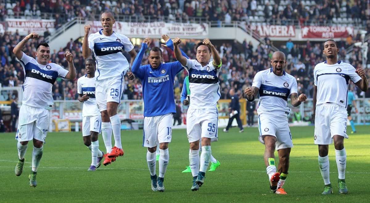 Los interistas festejaron el triunfo que los volv&iacute;a a poner en la cima de la Serie A en Italia. Foto: AFP