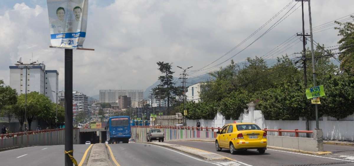 La Avenida 12 de Octubre estuvo poblada de propaganda electoral de diferentes partidos pol&iacute;ticos. 