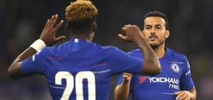 Pedro da la victoria al Chelsea en el debut de Sarri