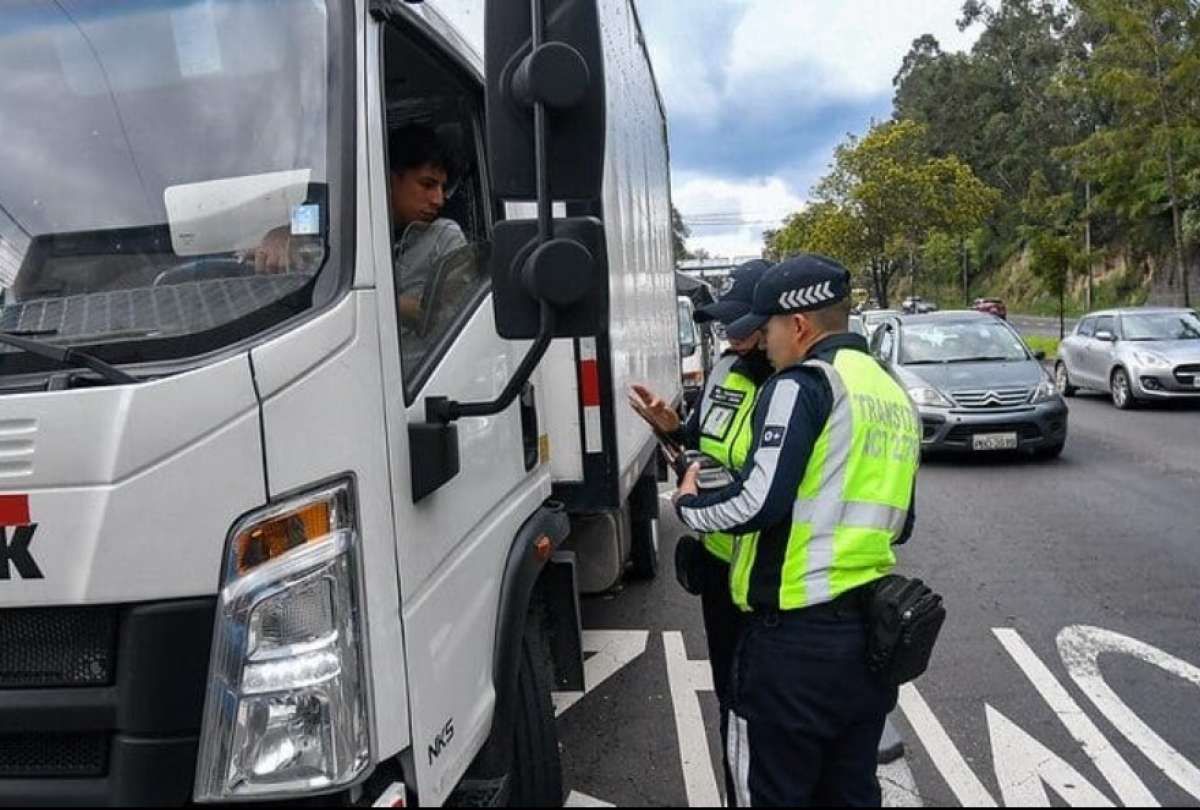 Desde el 1 de enero de 2026, los veh&iacute;culos pesados que circulen por la Ruta Viva deben presentar un salvoconducto. 