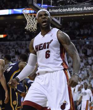 Lebron James fue el m&aacute;ximo anotador de su equipo en el partido de anoche disputado en Miami. Foto: EFE