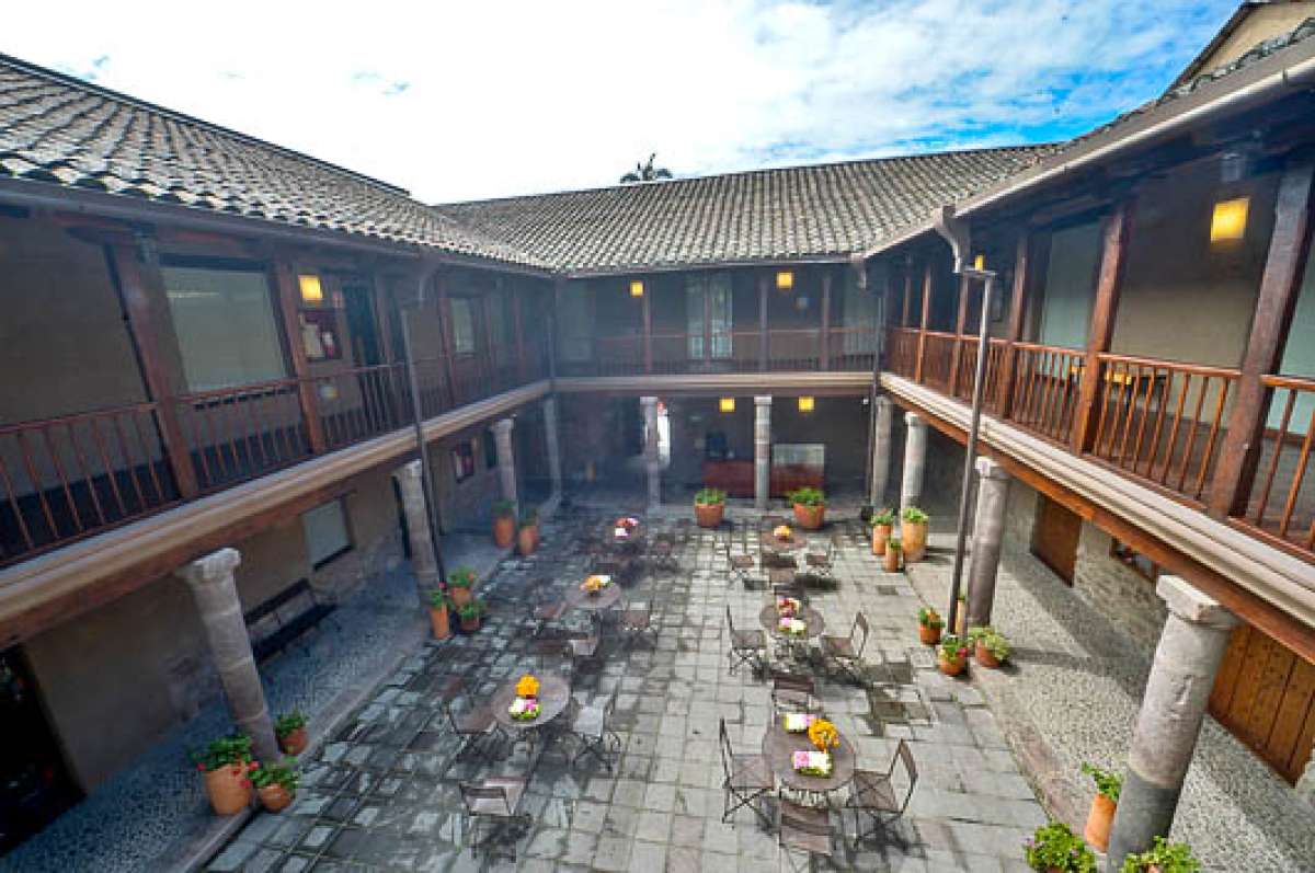 Vista de uno de los patios interiores de la casa que alberga la colecci&oacute;n del museo ubicado en la calle Cuenca, en el Centro Hist&oacute;rico de Quito. Fotos: Santiago Aguirre.