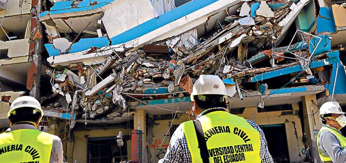 Los docentes de Ingenier&iacute;a Civil de la Universidad Central de Quito eval&uacute;an de forma preliminar de los da&ntilde;os de los edificios a pocos segundos de verlos. En Tarqui, la constante era fallos en la estructura.