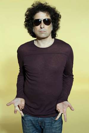 Legislador acusa a Calamaro de incitar a fumar marihuana (Video)