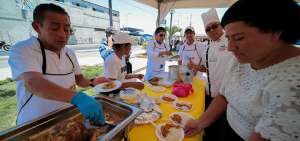 Personal que labora en restaurantes del sector Playita M&iacute;a tiene mayores conocimientos al ser capacitado.