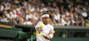 Nadal y Federer avanzan a cuartos en Wimbledon