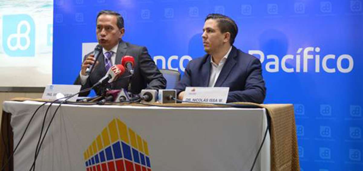 Nicol&aacute;s Issa Wagner (derecha), director de Inmobiliar, dijo que se subastar&aacute;n 333 inmuebles, cuyo aval&uacute;o inicial asciende a $ 107&rsquo;352.079.
