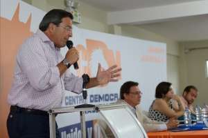 El prefecto Jimmy Jairala adelant&oacute; parte de la propuesta que entregar&aacute; el martes en la Asamblea. Foto: Jos&eacute; Mor&aacute;n / El Tel&eacute;grafo 