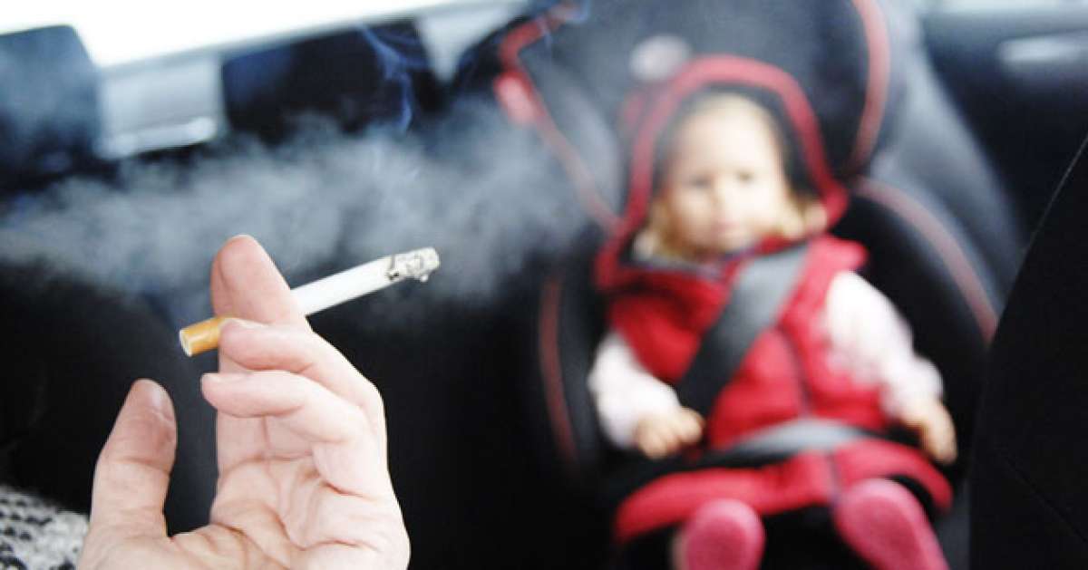 Gran Breta&ntilde;a proh&iacute;be fumar en el auto si hay menores