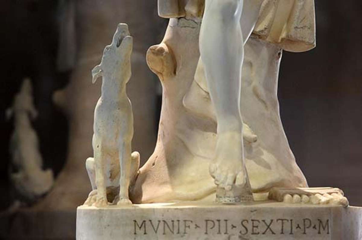  Detalle de la estatua de Ganimedes, una de las obras expuestas en Toledo, Espa&ntilde;a. Foto: EFE