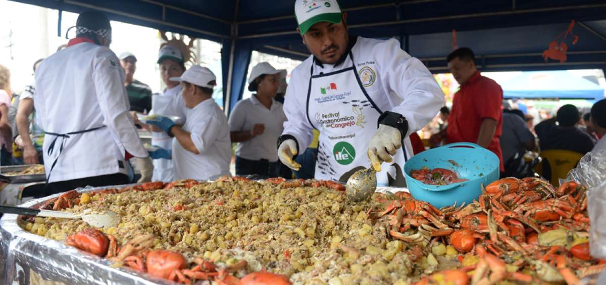 M&aacute;s de 30 chefs prepararon 35 variedades de platos con cangrejo, los precios variaron desde los $ 2 hasta los $ 10.